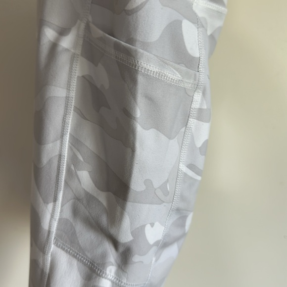 EUC RBX CAPRI LEGGINGS white camo large - Picture 6 of 6